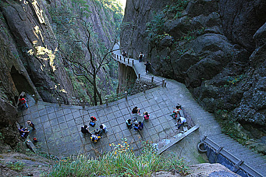 bach thu khung 3 ngay